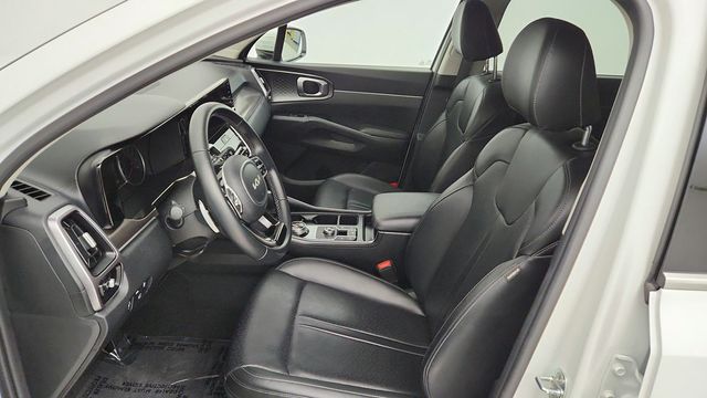 2022 Kia Sorento Hybrid EX with Panoramic Power Sunroof & Side Step Bars - 22946155 - 21