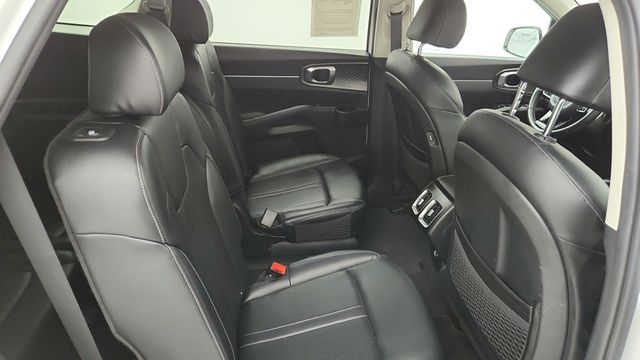 2022 Kia Sorento Hybrid EX with Panoramic Power Sunroof & Side Step Bars - 22946155 - 25