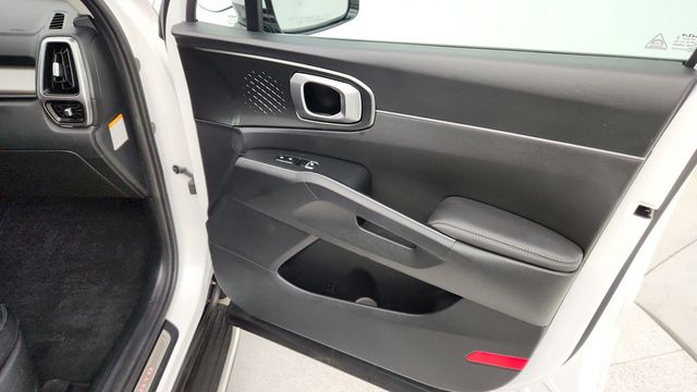 2022 Kia Sorento Hybrid EX with Panoramic Power Sunroof & Side Step Bars - 22946155 - 28