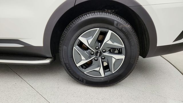 2022 Kia Sorento Hybrid EX with Panoramic Power Sunroof & Side Step Bars - 22946155 - 8