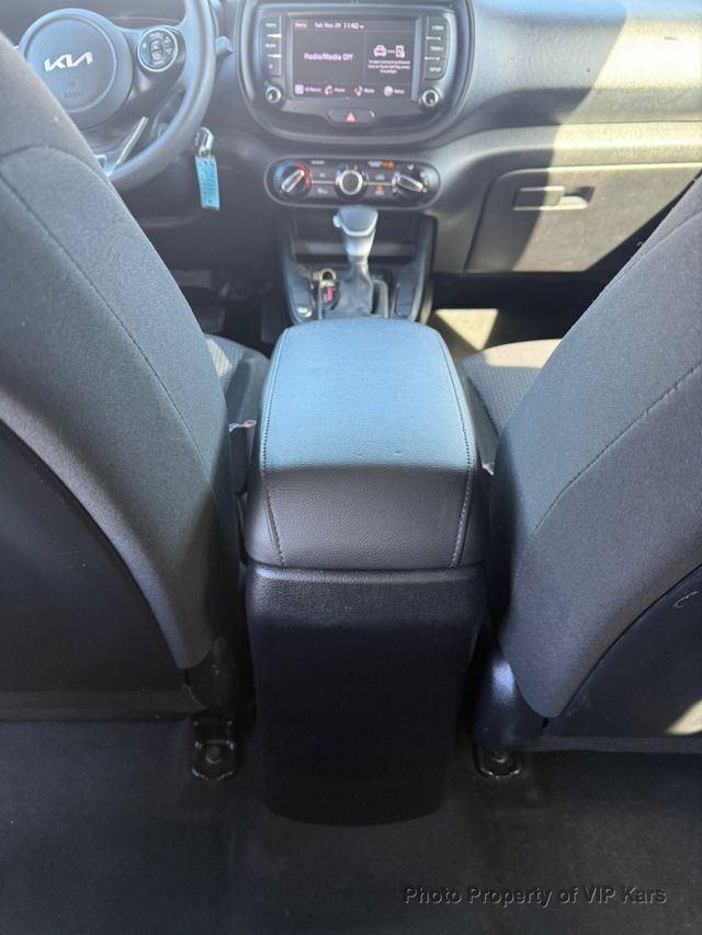 2022 Kia Soul LX IVT - 22952601 - 10