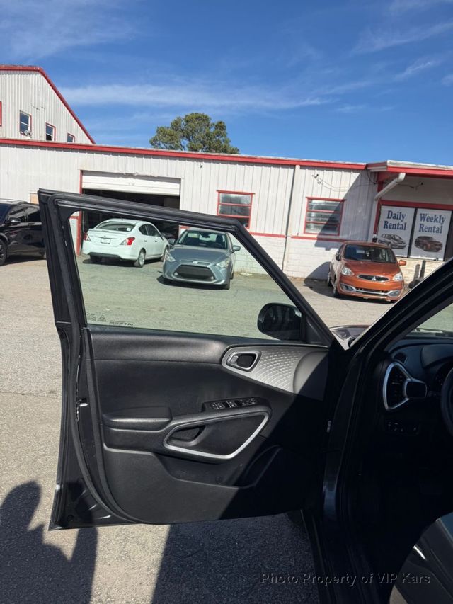2022 Kia Soul LX IVT - 22952601 - 15