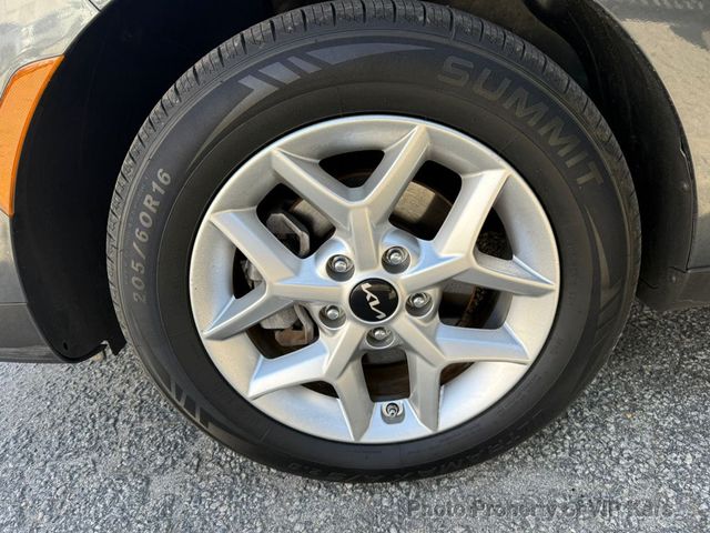 2022 Kia Soul LX IVT - 22952601 - 19