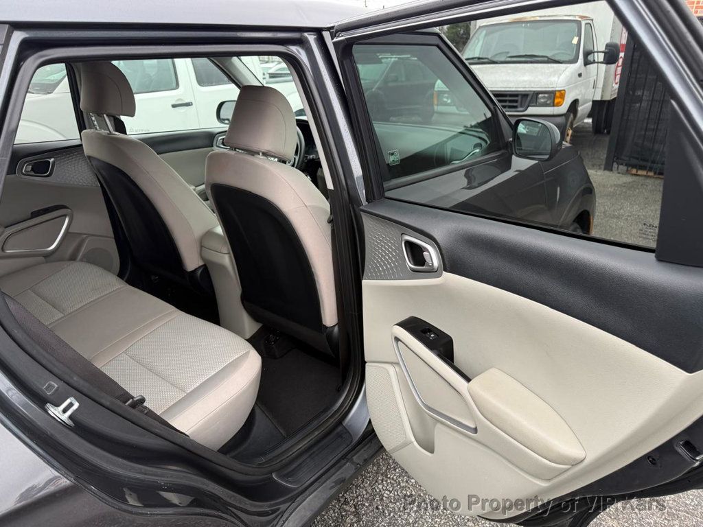 2022 Kia Soul LX IVT - 22980784 - 13