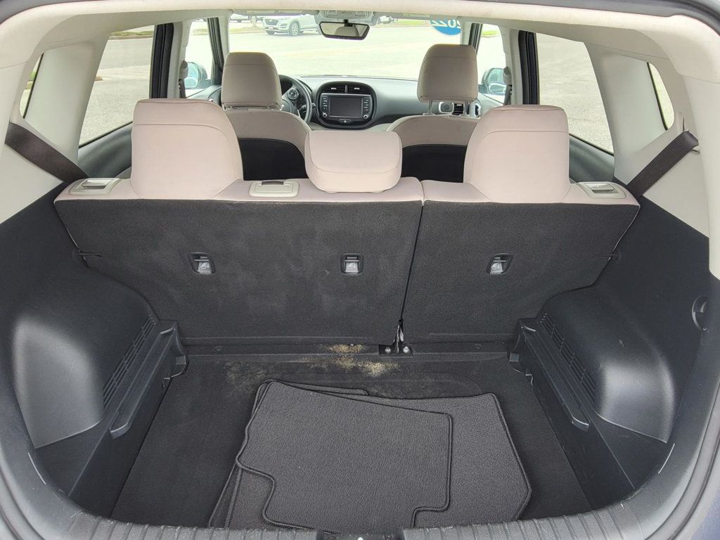 2022 Kia Soul LX photo 10