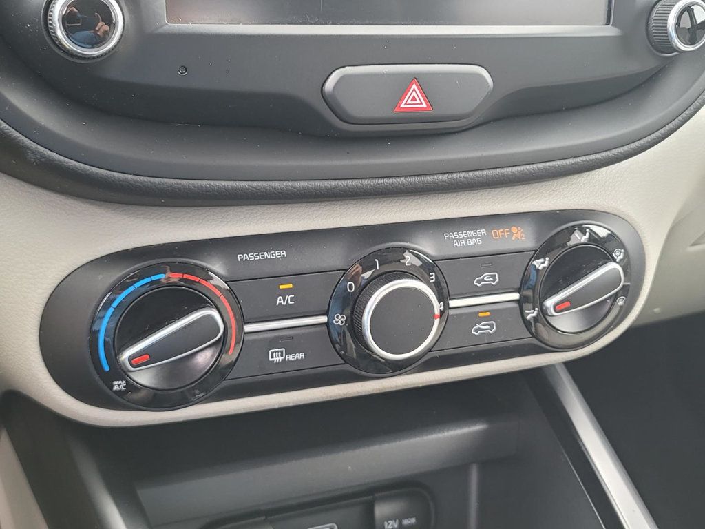 2022 Kia Soul LX photo 13