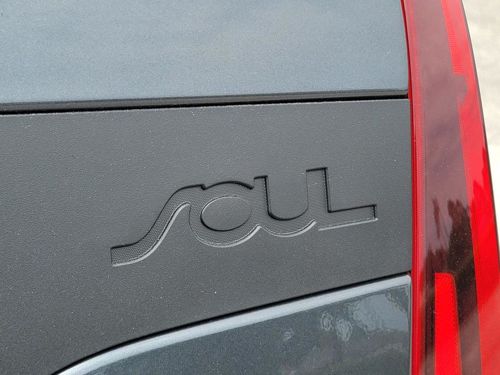 2022 Kia Soul LX photo 22
