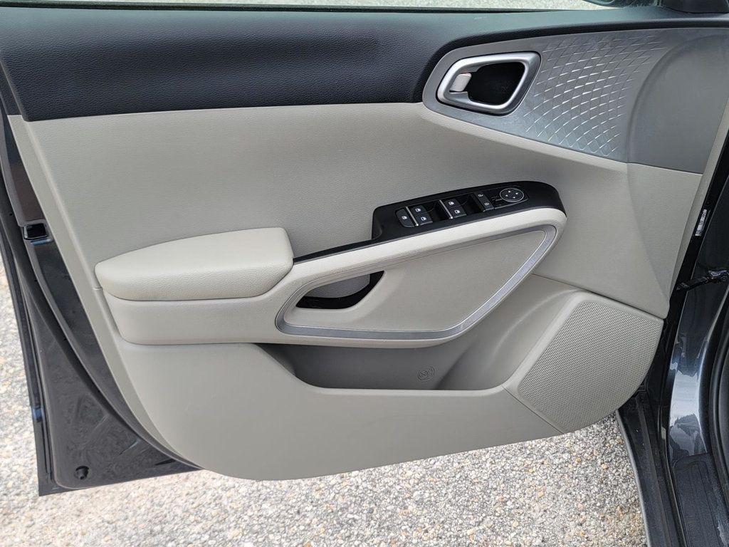 2022 Kia Soul LX photo 23