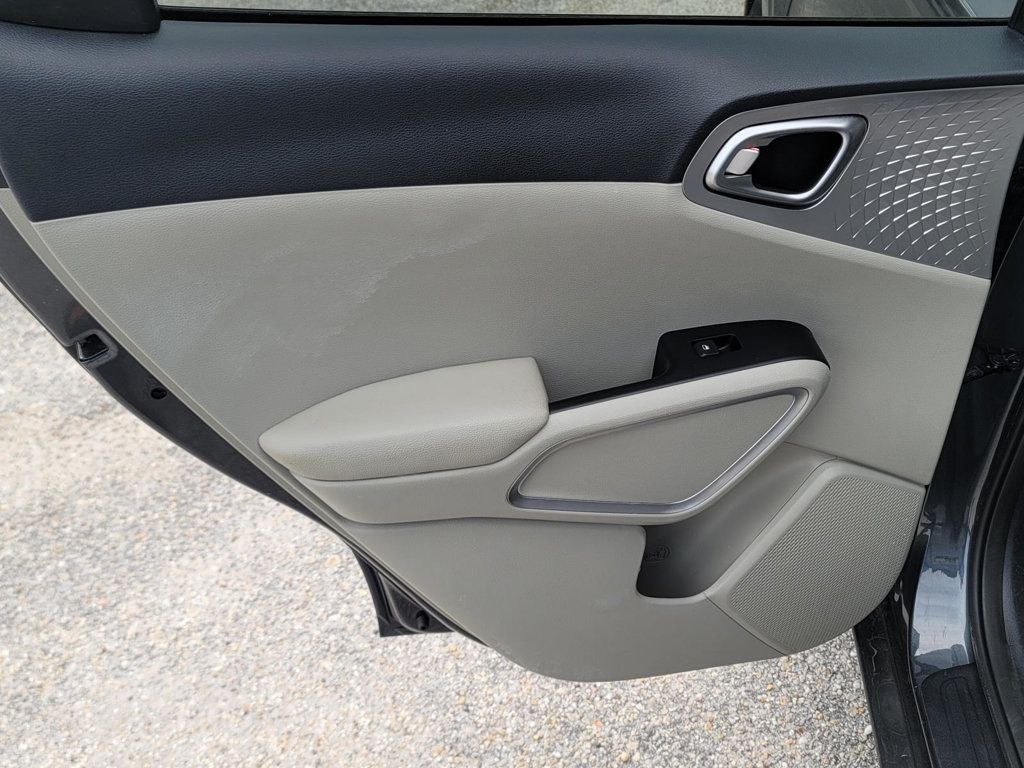 2022 Kia Soul LX photo 24
