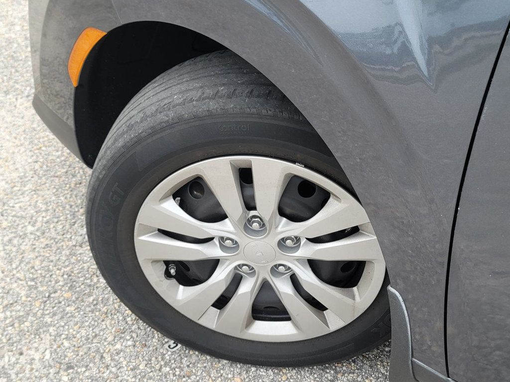 2022 Kia Soul LX photo 25