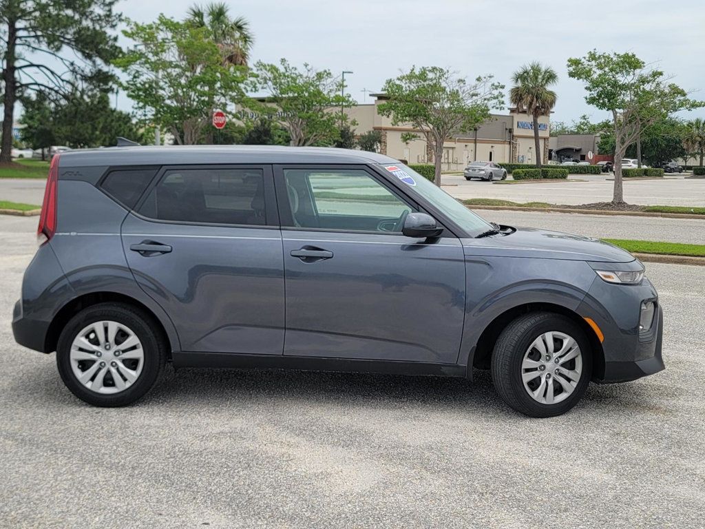 2022 Kia Soul LX photo 27