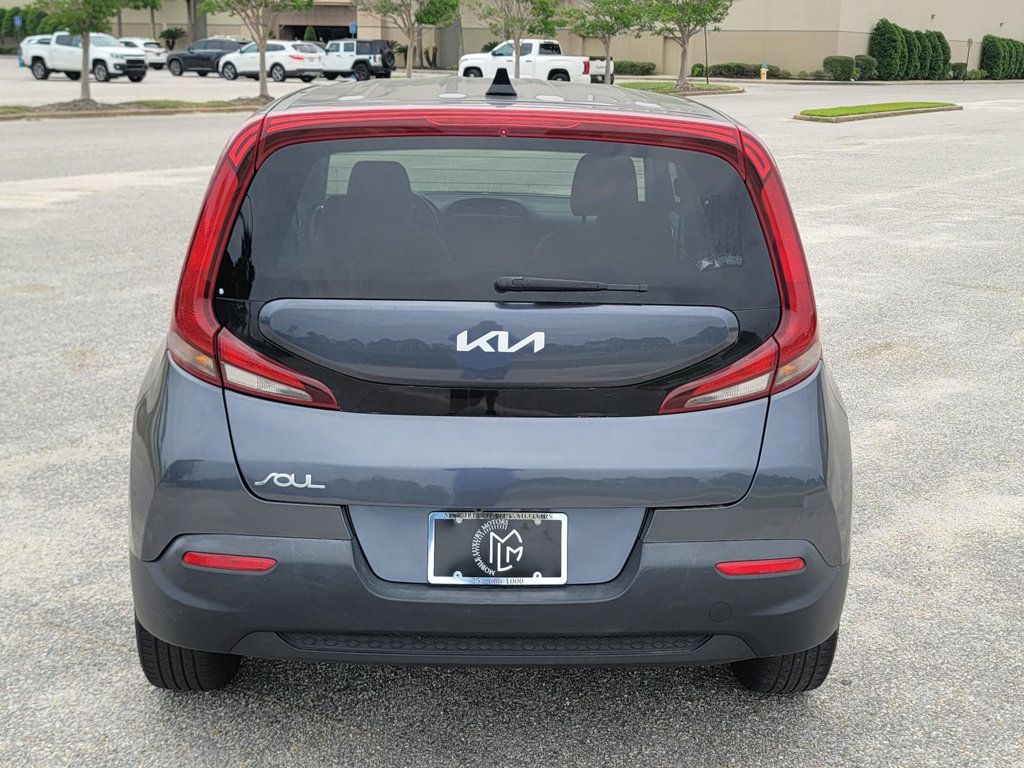 2022 Kia Soul LX photo 3