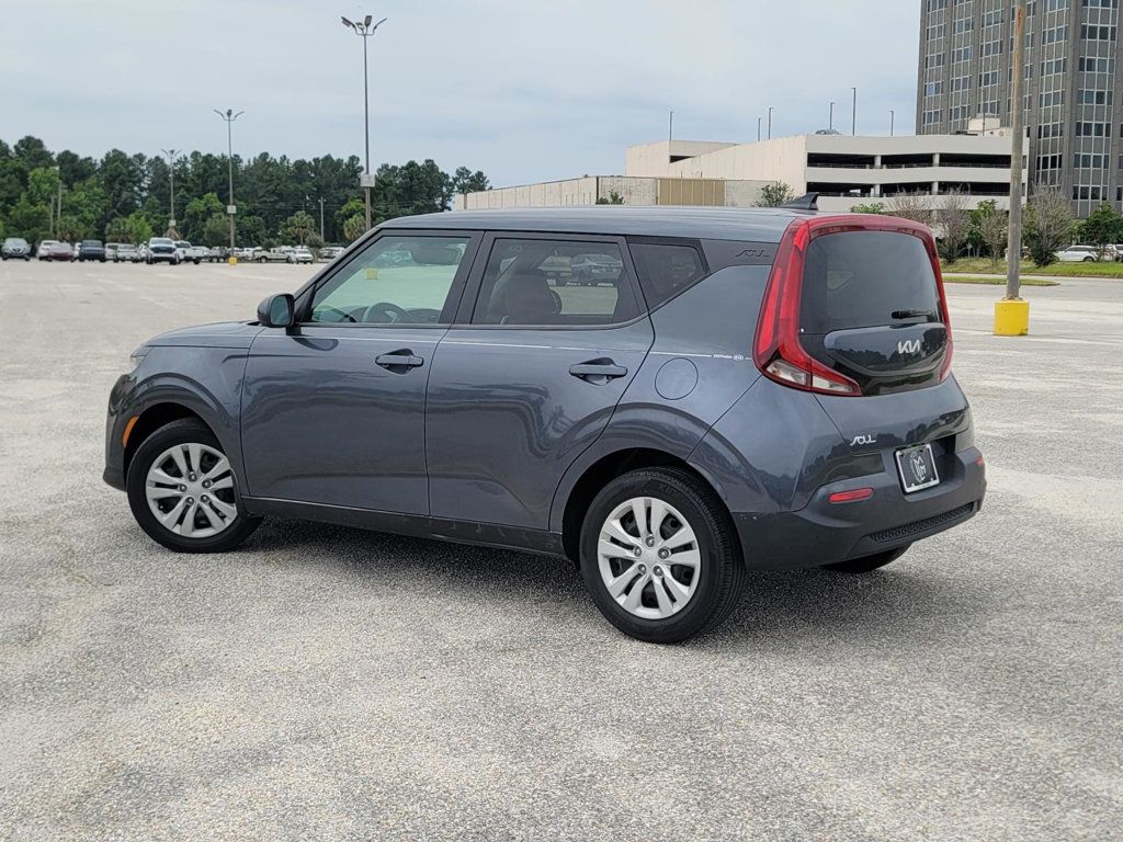 2022 Kia Soul LX photo 4