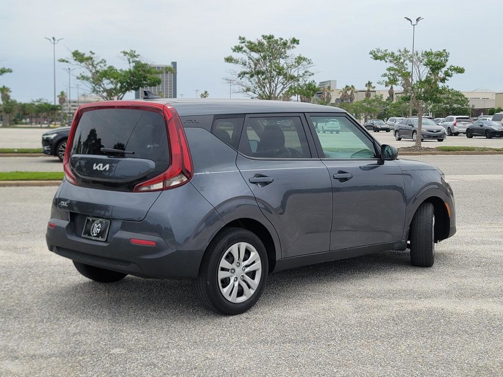 2022 Kia Soul LX photo 5
