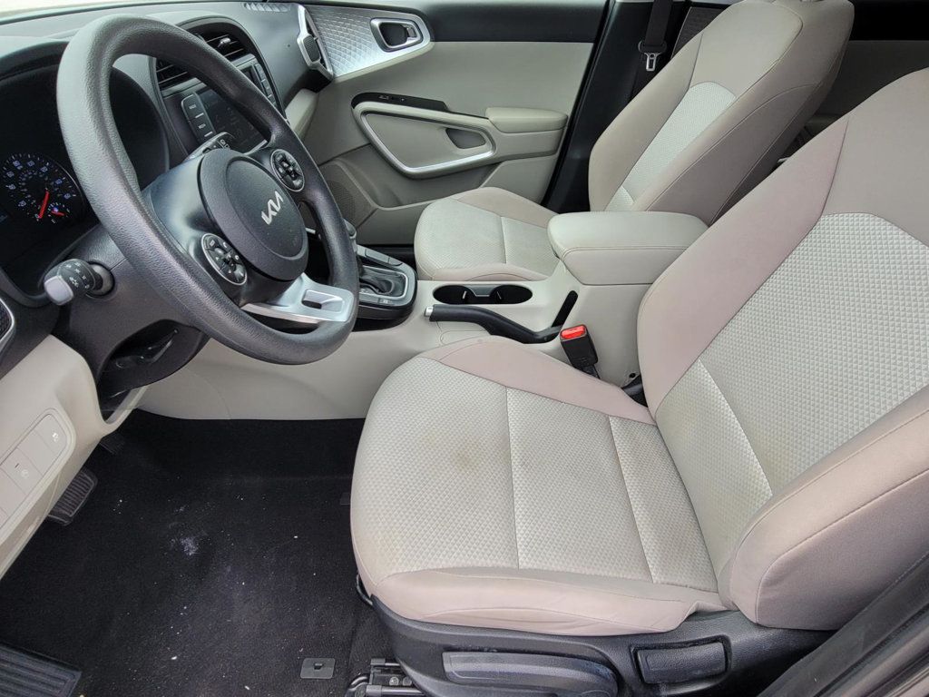 2022 Kia Soul LX photo 6