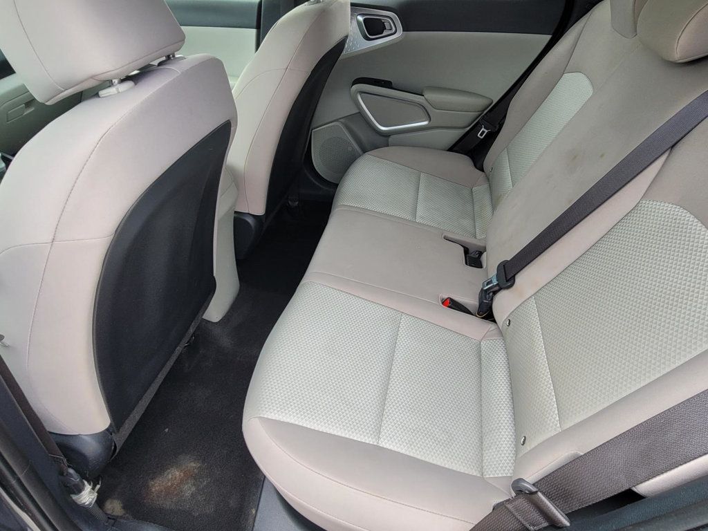 2022 Kia Soul LX photo 8