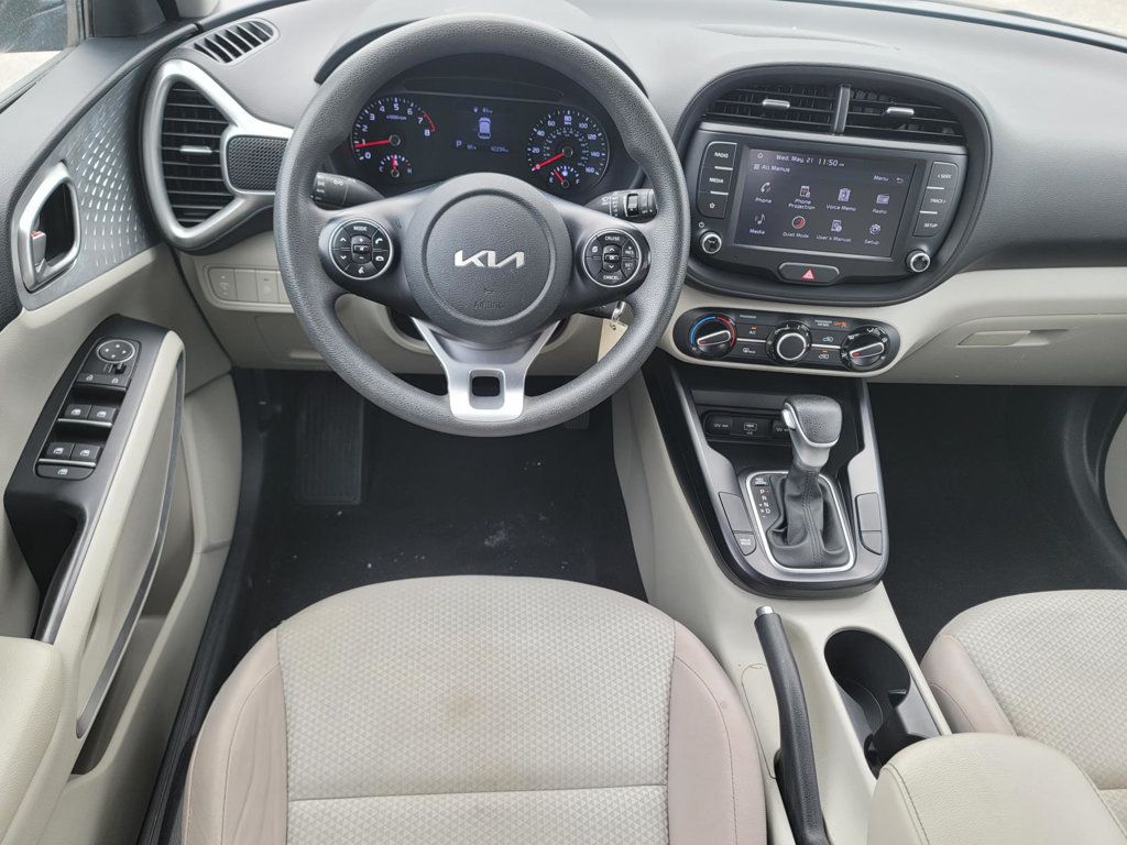 2022 Kia Soul LX photo 9