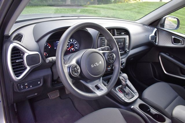 2022 Kia Soul LX IVT - 23050352 - 1