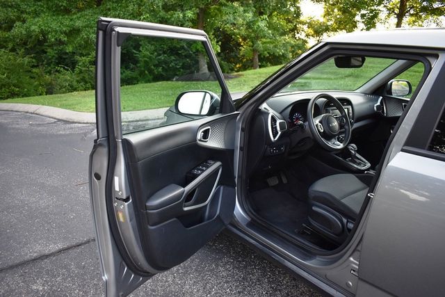 2022 Kia Soul LX IVT - 23050352 - 21