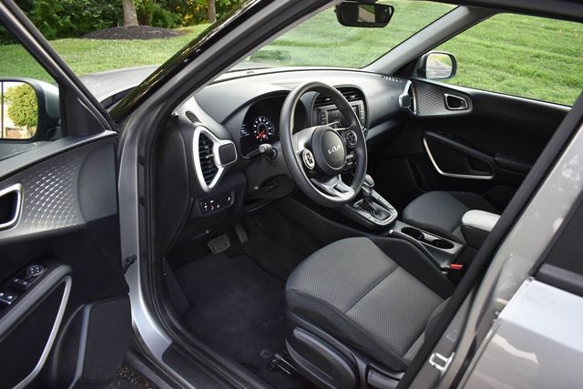2022 Kia Soul LX IVT - 23050352 - 31