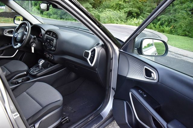 2022 Kia Soul LX IVT - 23050352 - 32