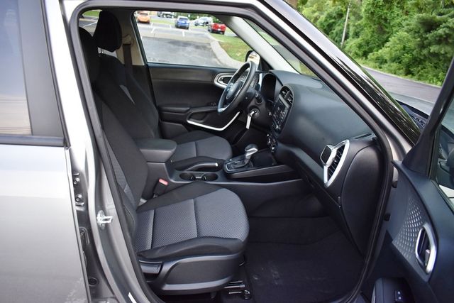 2022 Kia Soul LX IVT - 23050352 - 35