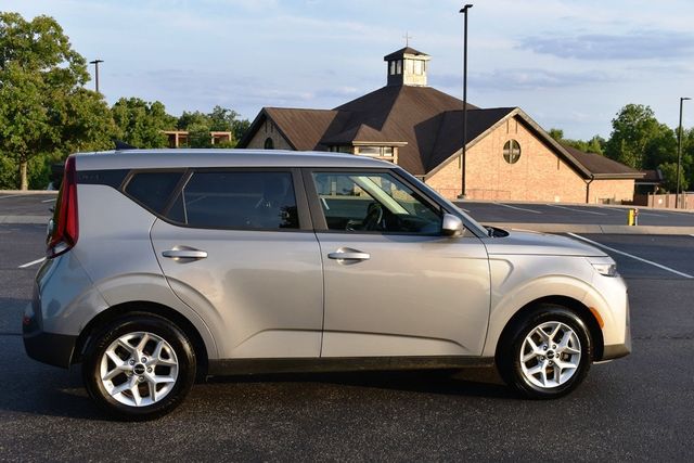 2022 Kia Soul LX IVT - 23050352 - 43