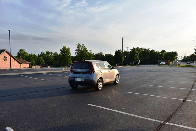2022 Kia Soul LX IVT - 23050352 - 45