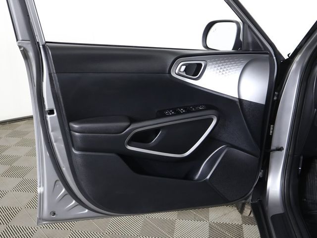 2022 Kia Soul LX IVT - 22985617 - 19