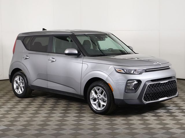 2022 Kia Soul LX IVT - 22985617 - 45