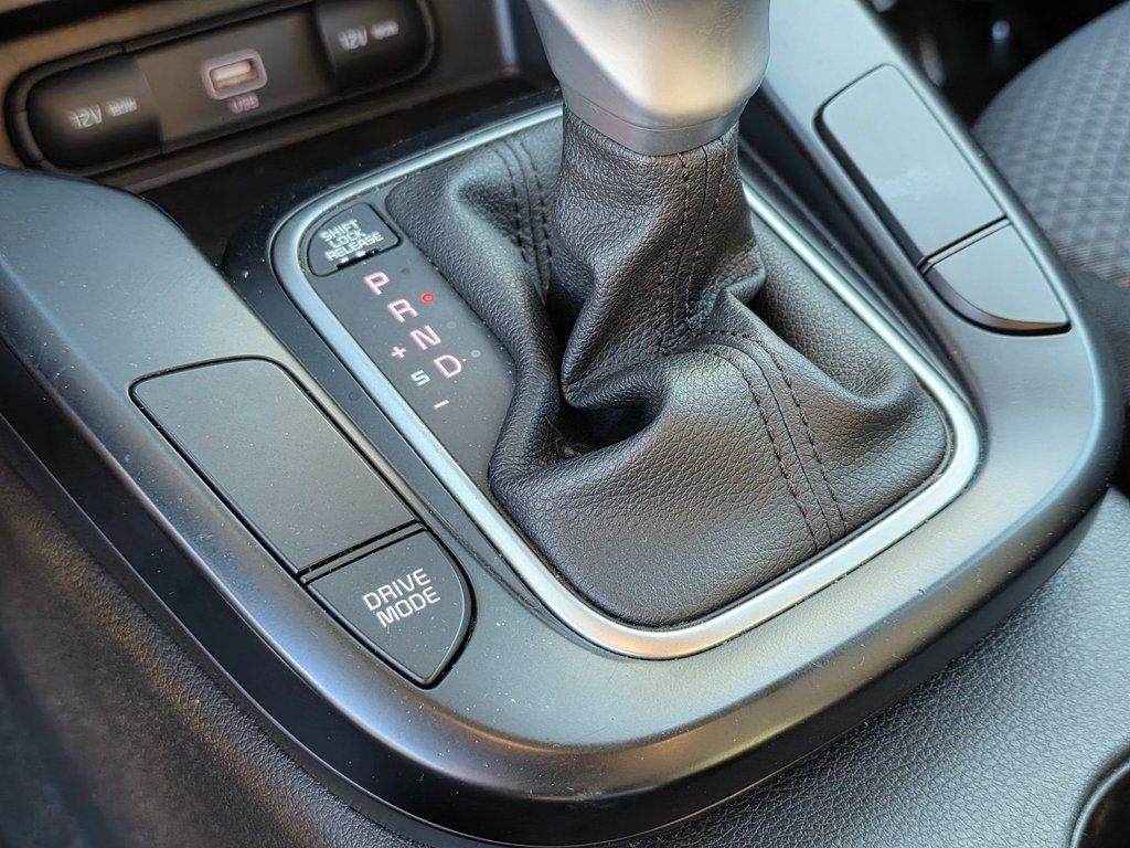 2022 Kia Soul LX IVT - 22939687 - 13