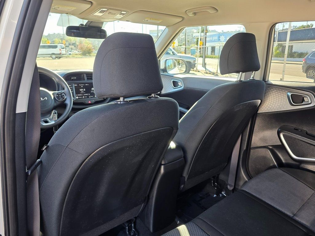 2022 Kia Soul LX IVT - 22939687 - 18