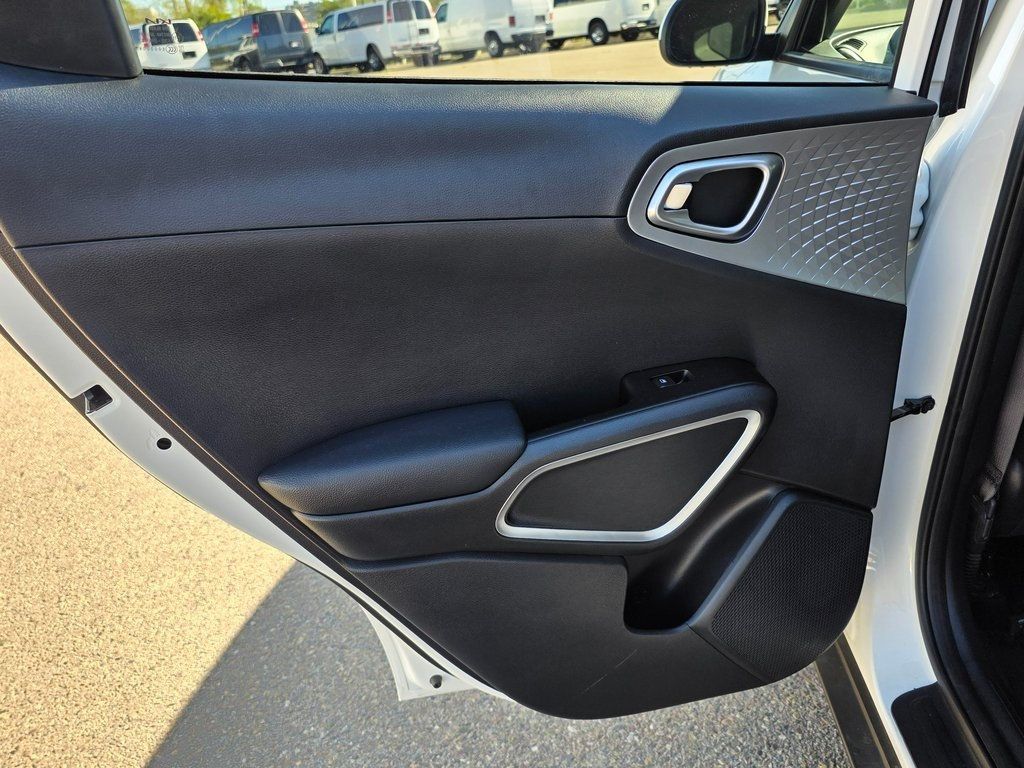2022 Kia Soul LX IVT - 22939687 - 19