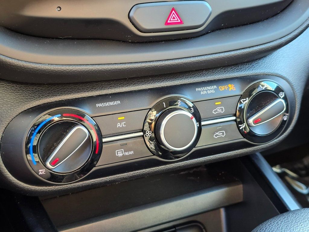 2022 Kia Soul LX IVT - 22939687 - 28