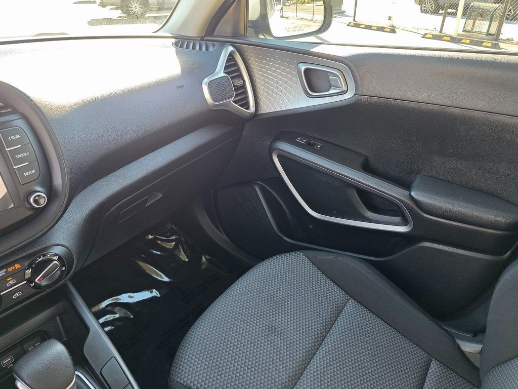 2022 Kia Soul LX IVT - 22939687 - 33