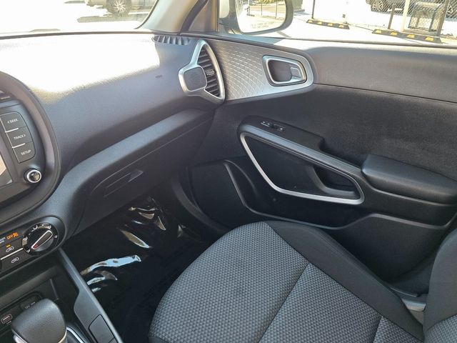 2022 Kia Soul LX IVT - 22939687 - 33