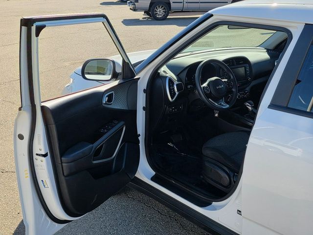 2022 Kia Soul LX IVT - 22939687 - 38