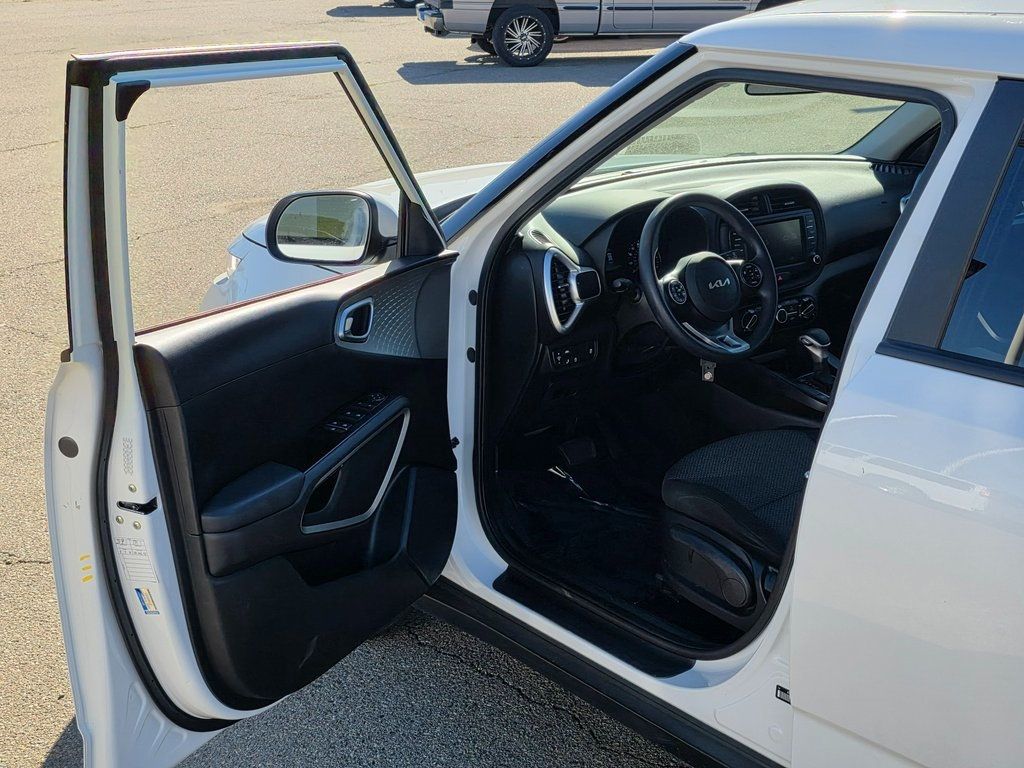 2022 Kia Soul LX IVT - 22939687 - 39