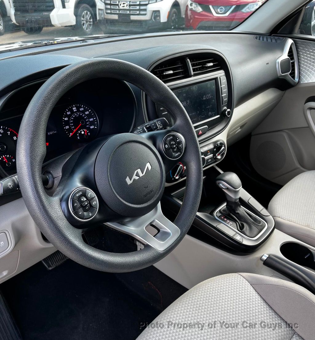 2022 Kia Soul LX IVT - 23046667 - 15