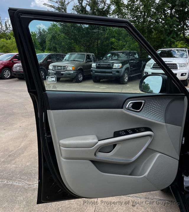2022 Kia Soul LX IVT - 23046667 - 31