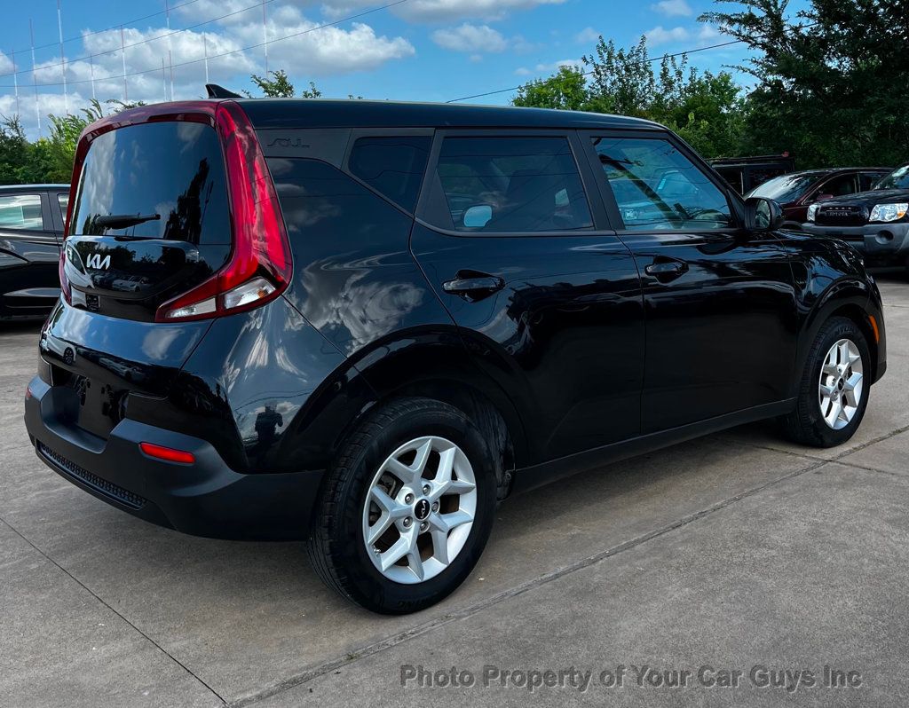 2022 Kia Soul LX IVT - 23046667 - 5
