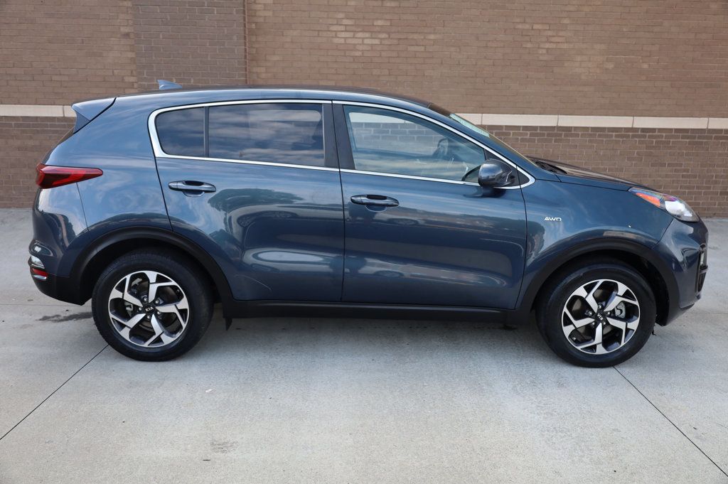 2022 Kia Sportage LX photo 3