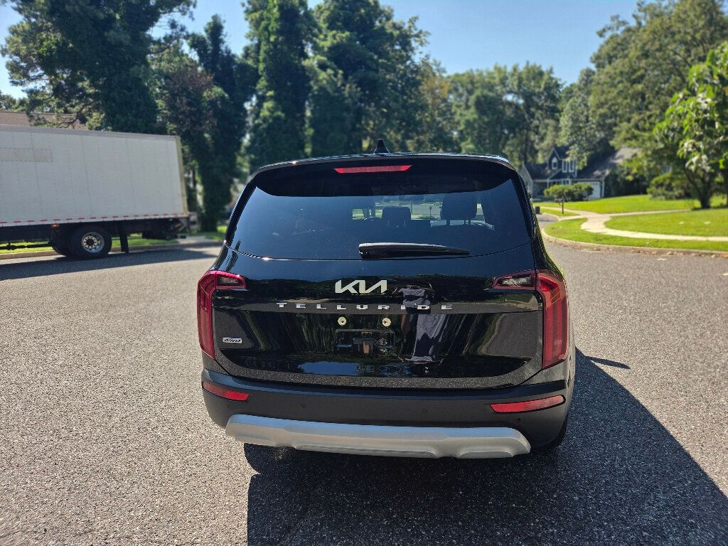 2022 Kia Telluride LX photo 4