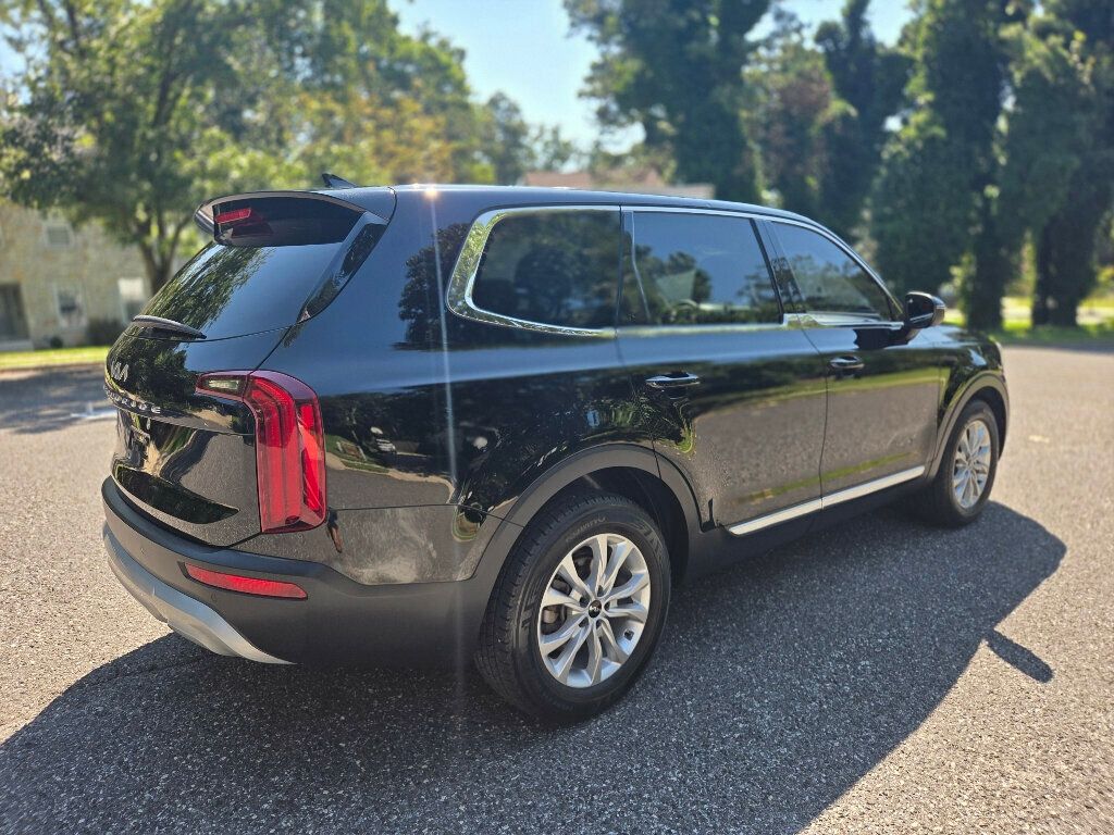2022 Kia Telluride LX photo 5