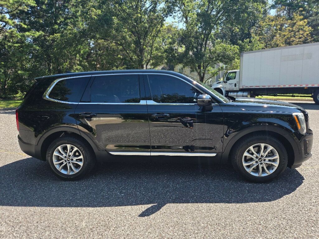 2022 Kia Telluride LX photo 6