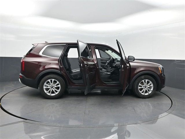 2022 Kia Telluride LX photo 32