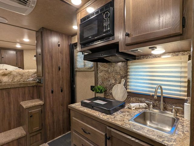 2022 Lakota 3 Horse Slant 9' Living Quarters SUPERWIDE  - 23003412 - 9