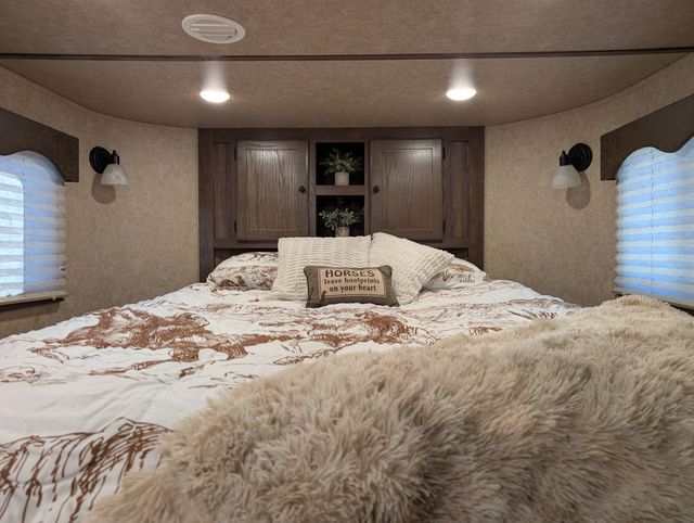 2022 Lakota 3 Horse Slant 9' Living Quarters SUPERWIDE  - 23003412 - 12