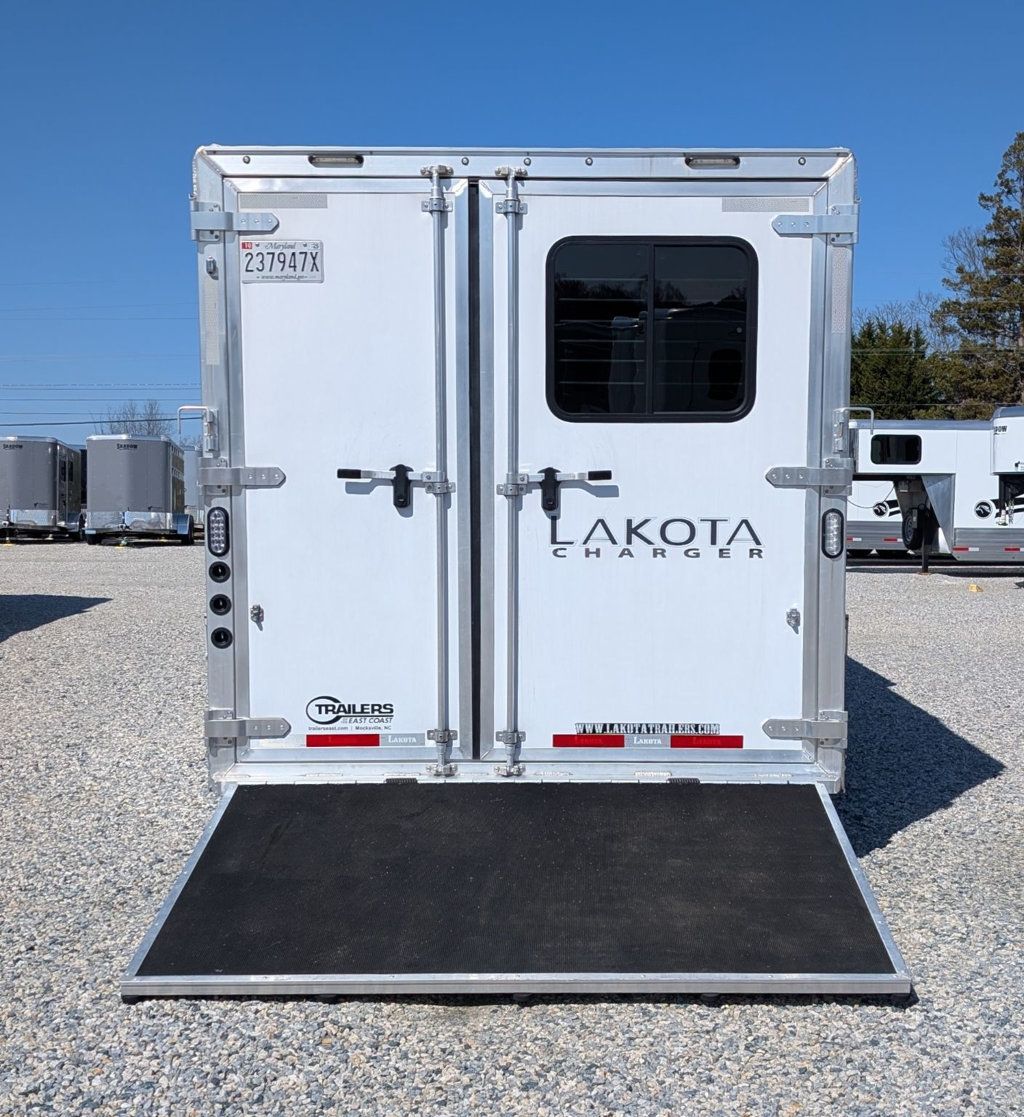 2022 Lakota 3 Horse Slant 9' Living Quarters SUPERWIDE  - 23003412 - 3