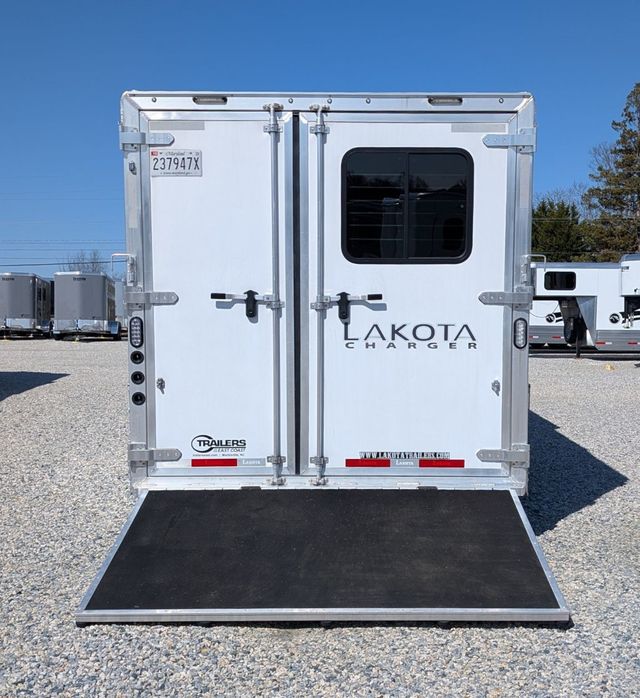 2022 Lakota 3 Horse Slant 9' Living Quarters SUPERWIDE  - 23003412 - 3